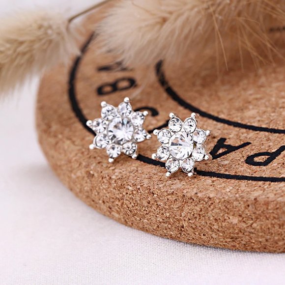 Jewelry - NWT Diamond Star Shape Earrings